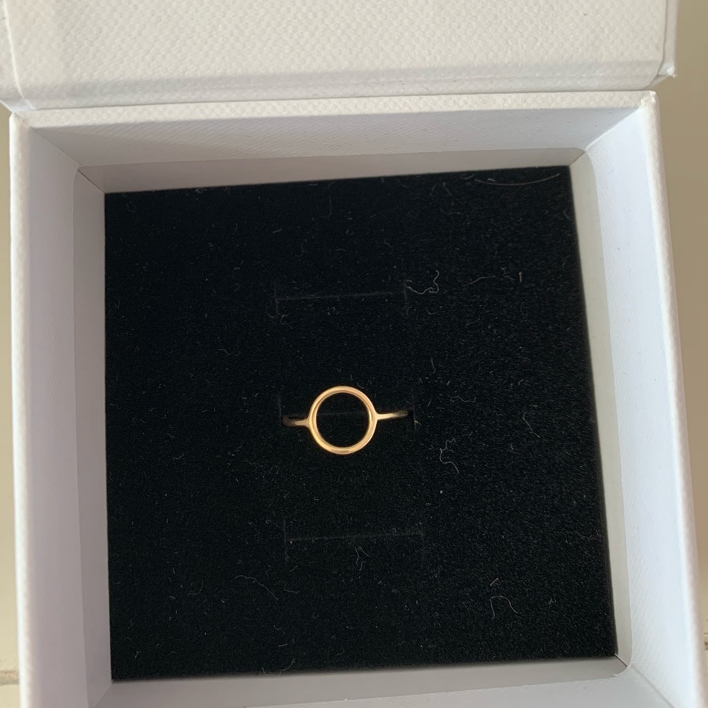 Mejuri circle ring